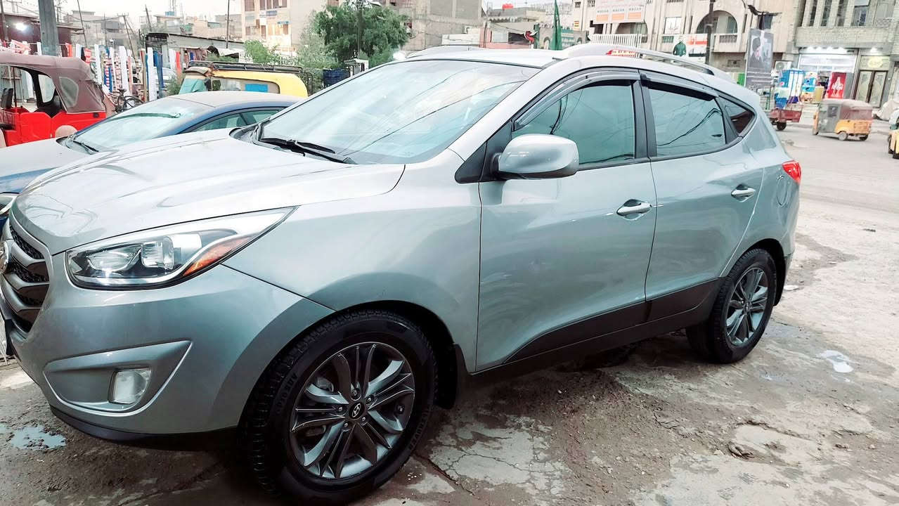 السلام عليكم  توسان موديل ٢٠١٥ وارد أمريكي سياره كلش حلوه بيه جم قطعه صبغ السياره سواصي لغود كفاله ماشيه قليل السعر ١٢٥٠٠ بيها مجال قليل اتصال*********** او ***********
