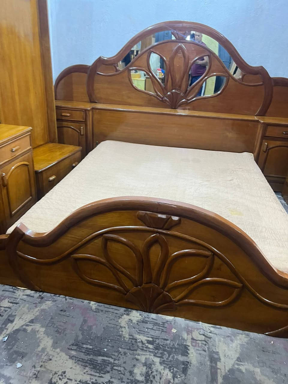 900غرفه ست ابوب صاج داخل وخارج تزكام 6ملم تكمه بغداد الحسينيه مال الراشديه وعندي توصيل ***********
