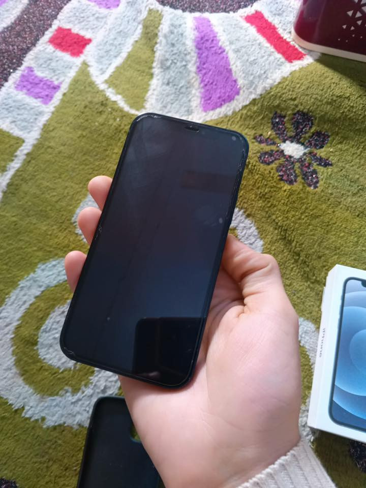 هاتف للبيع 🔥
Apple iPhone 12 – Dual Camera 📌 
📌 الحالة: نظيف / استعمال خفيف جداً
📌 البطارية : 96 حقيقة مامرفع 
📌 السعر: بلاشش 390 
📌 المكان: ذي قار الشطرة 
📌 التواصل: خاص / واتساب ***********
📌 النظافة : مثل ما شفت نظيف ١٠٠٪؜ مع دليل سونار
