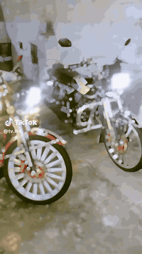 ماطورات عدد 2 موديل 24 ابيض محرك 200 زنجيل محركه وصل 925  الاسود محرك ...