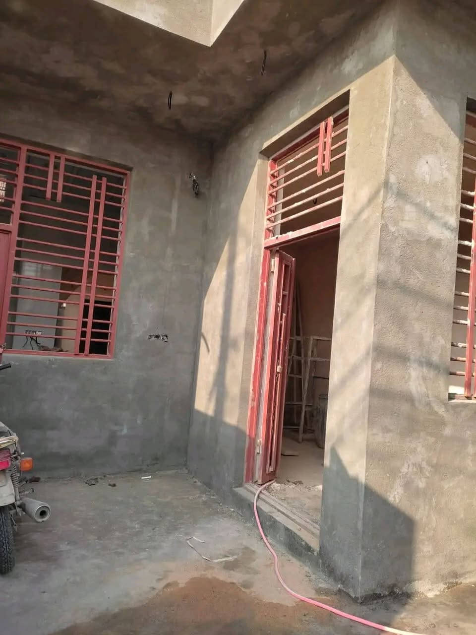 سلام عليكم  لبخ سمنت خشن سقل ناعم  تشميع  جص  جوده عاليا كادر مختص كل مايخص البخ    وبناء ممرات وسبتتنك  للحجز والاستفسار مراسلتي ع خاص او  الاتصال ***********
