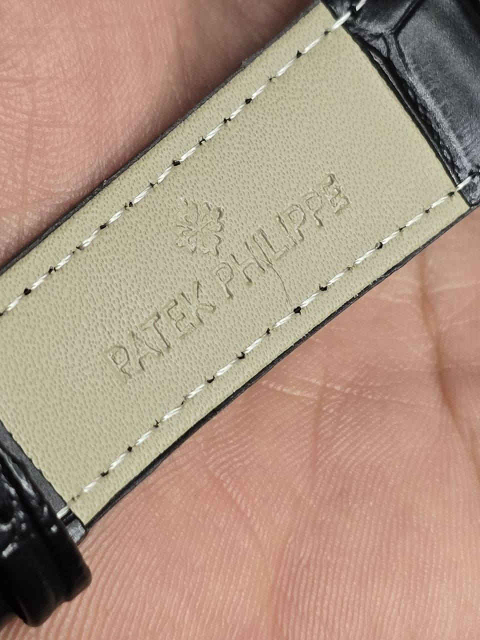 ساعة باتك فلب PATEK PHILIPPE
تحفة فنية 
لرجال الاعمال والمحبي الرسمي
مكينة كوارتز ( نظام ستوبوج) جميع السناتر شغاله 
هيكل يتانلس ستيل والطوق روز كولد
ميناء فخمة مميزة حبري وارقام لامينوس مزودة بمنفذ تاريخ واسبوعي (عربي+انكليزي)
زجاج زفير مزرق ضد الخدش
مقاومة الماء والغبار 
 قفل فراشة 
ساعة مختمة بالكامل

السعر :- 40 ع اول تم 
للحجز والاستفسار يرجى مراسلة الصفحه


**إذا كنت صاحب هذا الإعلان وتريد حذفه لأي سبب، رجاءا أرسل رسالة إلى الدعم الفني**