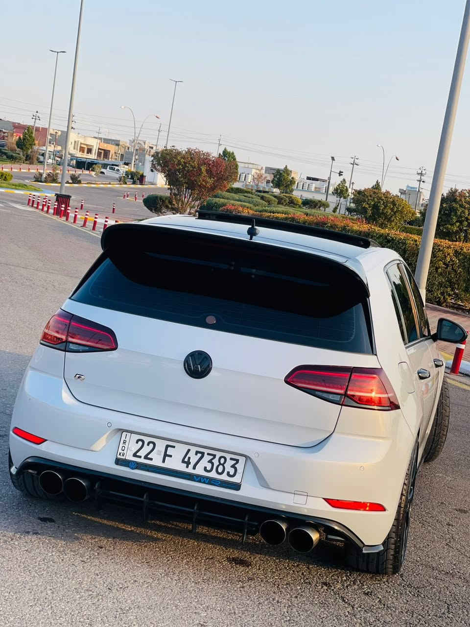 .                   گۆڵف ئاڕ خەلیجی ۲٠۱۹

۲ پارچە سبوخە بێ ژۆرێ سەیارەکە نموونەیە لەجوانی کامل جوانکاری بۆنید کاربۆن ویلی رایس لەفی سپۆڕت باڵی ستایل ئەمریکی سەرەگزۆزەکانی مارکەی APR بەرمەجەی ٥ ماپی لەسەرە سەیارەکە دینارەک مەسرووفی تێدا نیە زۆر خاوێنە لەبۆ تفاسیلی زیاتر پەیوەندی بکەن بە رەقەمە(***********) واتس ئاپی لەسەرە
