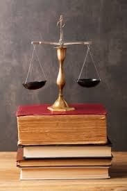 للبيع كتب كلية القانون الجامعات العراقيه  المرحلة الاولى والثانية  كام...