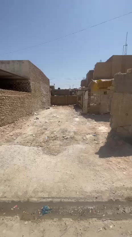 للبيع المساحه 100 متر عرصه قطاع 23 حي ميسان  على ساحه  قريبه على شارع الكيات موقع مميز قريب لكل الخدمات والمدارس والسوق والكيات. سعرهه 83 للاستفسار الأتصال على الرقم التآلي ***********
