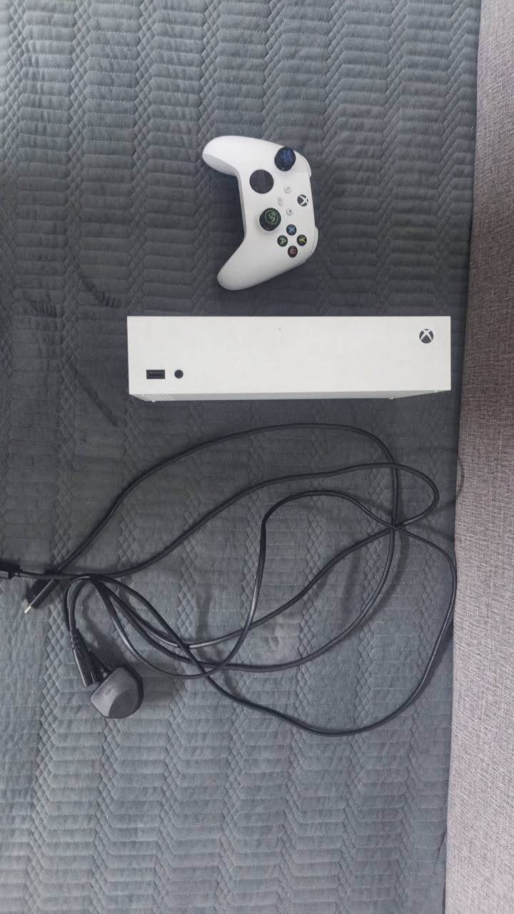 للبیع 
Xbox sries s 
512gb
النضافە ٪90 
سعر 420 بي مجال بسیط 
بیهە العاب
مثل 
efootboll 
stumble guas 
کل اشیائە بیلادي
***********
