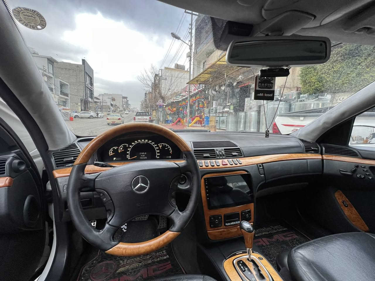 سڵاوی خواتان لێبێ
مارسیدز 
AMG s65
مۆدێل ٢٠٠٤
٨ بستۆن 
کۆمپرێسەر 
سڵاید 
پەردە 
کوشن جلد
کوشن کارەبا
کوشن خەزن 
کوشن هیتەر 
٤ تایەو ویلی تازە 
گۆڕینەوەش ئەکەم لەسەر دڵ گرتن 
سعر ٩٥ ماعەمەلەی برایانە 
لەسلێمانیم 
***********
