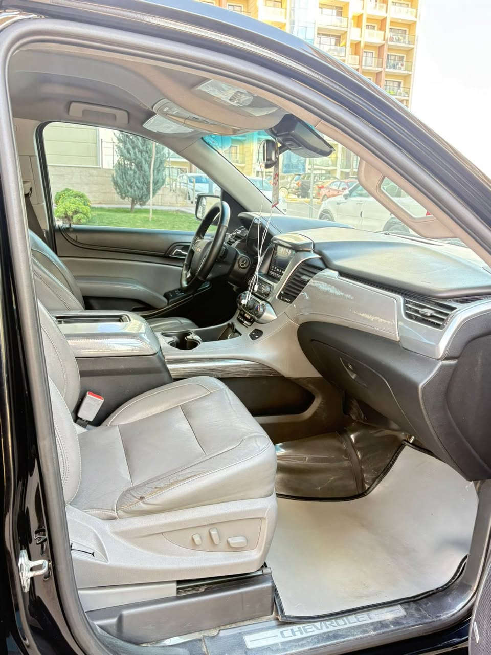 سلام عليكم للبيع شوفر اليت مديل 2020 وارد امريكي حادثه باب السايق بدون ايرباك سياره كير محرك خير من الله تورباين جديد دوشمه جديده جاهزه من كل النواحي هزه جديده التصال ***********
