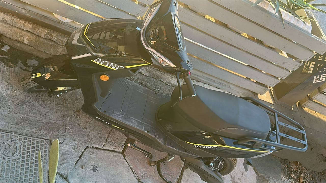 دراجة سكنس فضائي ضمان ١٠ اشهر بالبطاريات 
من حيث النعومة بل مشي والكوالتي العالي بل نسبة للملف والبطارية والعقل دراجة جداً اعتمادية وتتحمل اوزان لحد ١٥٠  وبيها ضمان تاخذها وراسك بارد 

1-  بطاريات 6 دبل ⛽️
2- ملف 1500⚠️
3- نظام الرجوع للخلفR 🙅‍♂️
4- نظام البارك p ✋️
5- نظام الكارت Nfc👍
6- نظام البصمة 🛑
7- منفذ USB📞
8- عدد السرع 3 ✈️
9- بلوتوث +منافذ usb

مكان بغداد 
السعر 800 الف وبيه مجال

رقم ***********
