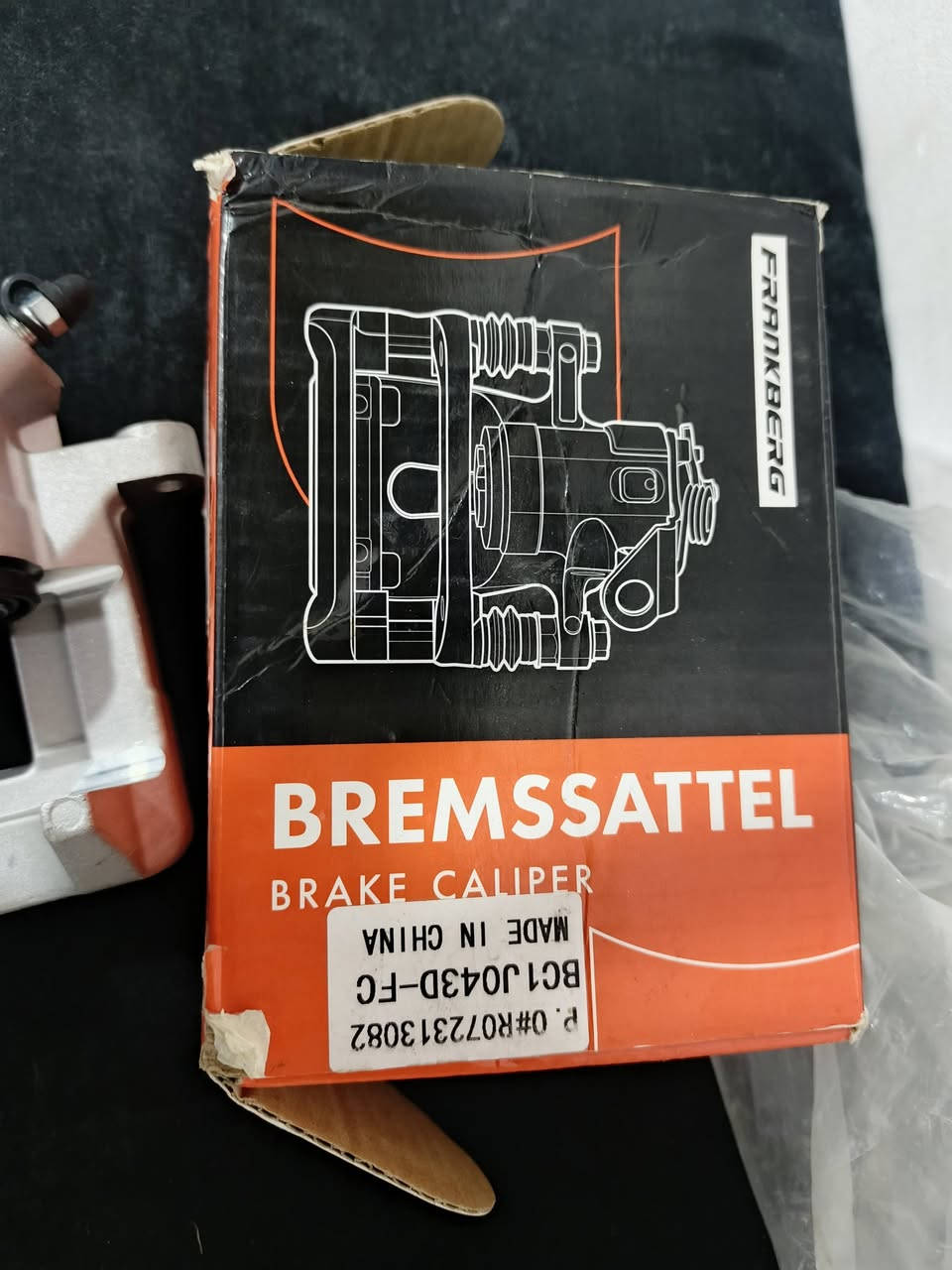 قطعة كلش ثكيلة  وزنة كيلو ونص معرف دسك سيارة بريك سعرة ب٢٥ يوجد توصيل استفسار خاص او عرقم ***********
