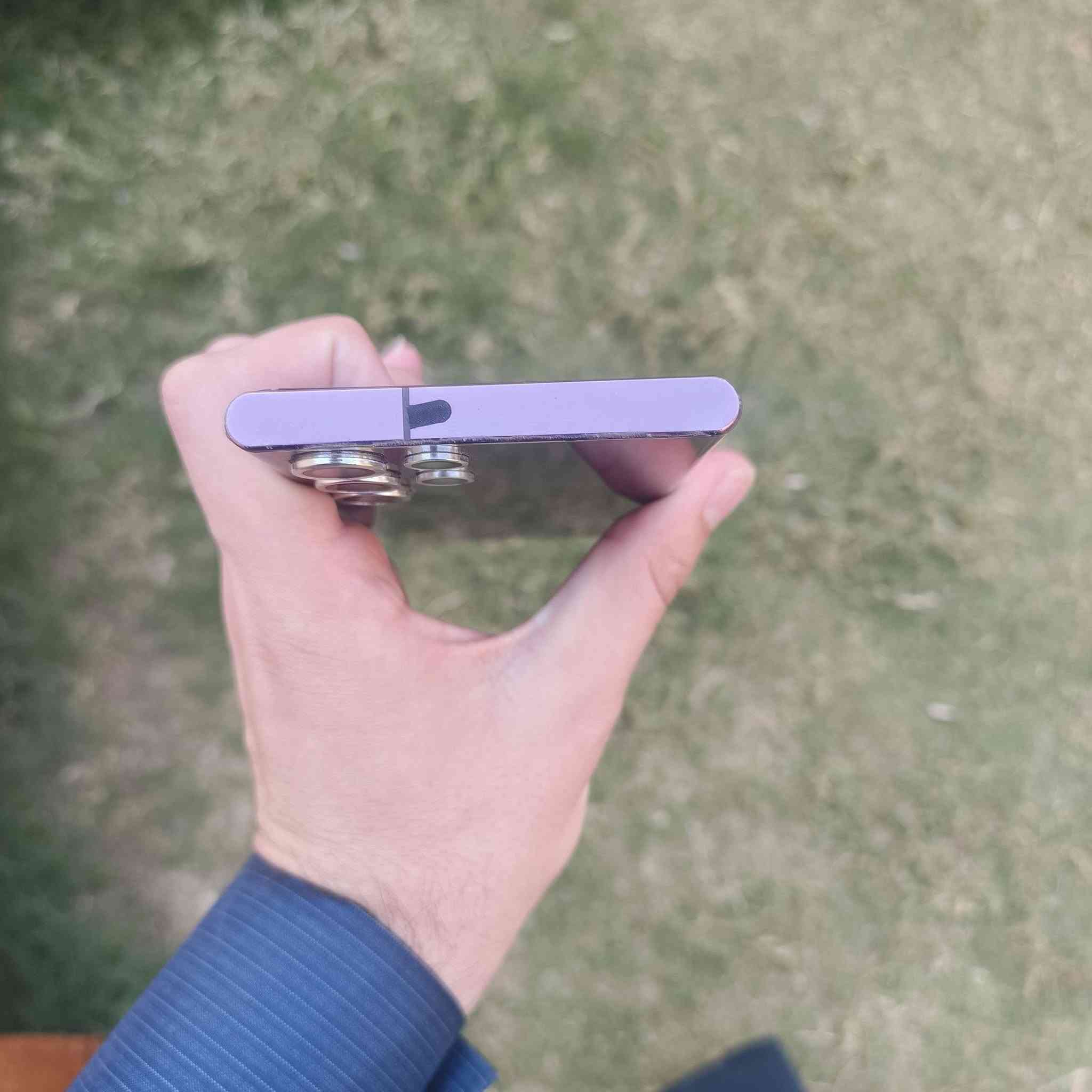 للبيع جهاز Samsung Galaxy S22 Ultra، نسخة الشرق الأوسط (المعالج القوي)، الجهاز يأتي بمساحة تخزين ضخمة تلبي كافة احتياجاتك.
الترا اس 22 الشرق الأوسط شرط جلخ مابي للبيع 🔥🔥

​المواصفات:
العاب: 120 فريم ببجي 🔥  

​الذاكرة: 512 جيجابايت (سعة تخزين عالية جداً).🔥
ألون:العنابي المميز ✔️
​الرام: 12 جيجابايت.🔥

​المعالج: Qualcomm Snapdragon 8 Gen 1.🔥

​الشاشة: 6.8 بوصة Dynamic AMOLED 2X بتردد 120Hz.🔥

​الكاميرات: تصوير القمر كانه يمك نظام تصوير احترافي بدقة 108 ميجابكسل مع تقريب يصل إلى 100x.🔥

​البطارية: 5000 مللي أمبير.🔋

​الإضافات: قلم S Pen مدمج، يدعم الشحن السريع، ومقاوم للماء والغبار. 
قيم وابيعك سريع 🔥

للبيع جهاز Samsung Galaxy S22 Ultra، نسخة الشرق الأوسط (المعالج القوي)، الجهاز يأتي بمساحة تخزين ضخمة تلبي كافة احتياجاتك.


**إذا كنت صاحب هذا الإعلان وتريد حذفه لأي سبب، رجاءا أرسل رسالة إلى الدعم الفني**