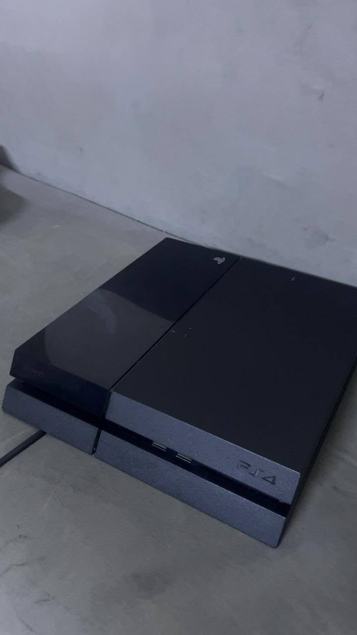 Play4 
للبيع كلش نضيف 
 بدون يدات 
مكان اربيل 🛑
 *********** اي استفسار بخصوص الجهاز عله هذا رقم بي واتساب
