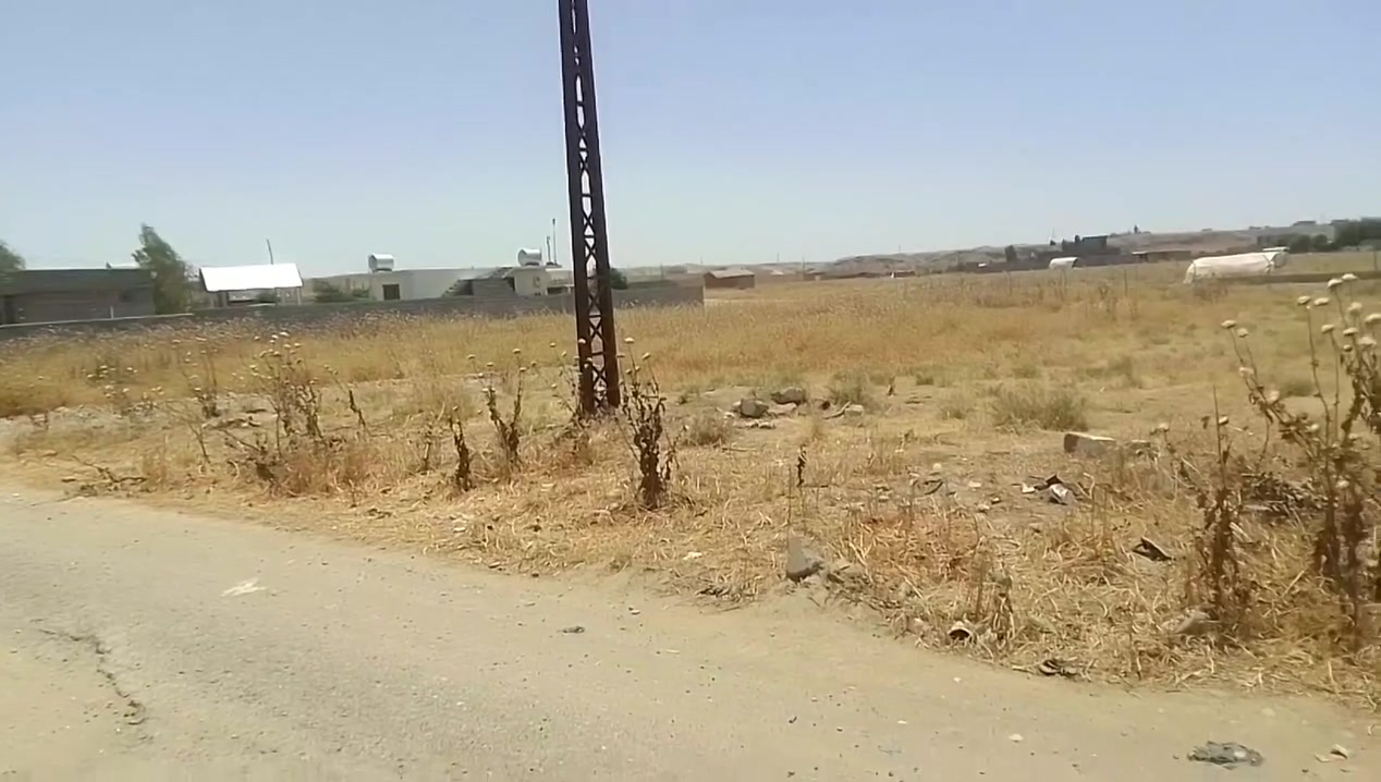 أرض للبيع مساحتها 2000متر على شارع المشروع 
جنس الأرض واقع حال مقطعه 400واجها 13كول 400
متوفر كافه الخدمات مي وكهرباء صايره ركن على شارعين 
سعرها مناسب يبيع 400او كامل 2000 اي ستفسار اتصل ودلل ***********
