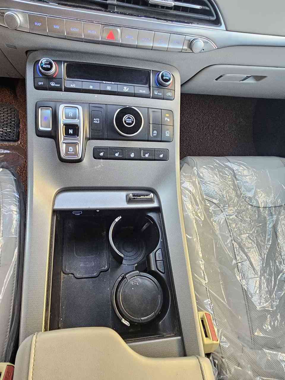 هونداي باليسايد 2021 فئة كلكرافي  فول 1/1 اعلى فئه
1 - اللون كرزي

٢ ..تريد تحويل تريد وكاله 

3 - الرقم / اربيل  الجديد 

4-  شاشة عرض(داتا شو)

5- المحرك   v6    3.8 <كير ومحرك شرط  +تبريد ثلج❄️>

6- بصمة تشغيل + بصمة ابواب +تشغيل عن بعد

7- بانوراما اسود كنتاري

8-  فتحة سقف عدد ٢

9- سماعات هارمن 

10- رادار امامي  + خلفي+رادار جانبي  

11- حساسات امامي + خلفي 

12-  كامرات عدد 6  360 درجة 

13- كشنات امامي خزن ميموري 

14-  كشنات كهربائي تدفئة وتبريد

15- كشنات جلد ابيض ملكي+٧ راكب قلاب كهرابائي 

16- انارة داخليه (محيطيه) + انارة دشبول 

17- بردات جانبية

18- تبريد مركزي امامي + خلفي منفصل التحكم

19-تحكم ستيرن + شفتات

20- تدفئة ستيرن 

21- مرايا هيتر + تعتيم 

22- صندوق كهربائي شفط

23 - وضعيات قيادة  (٥)

24- ويل كب حجم  ٢٠ 

25- اوتو هولد + نقطة عمياء 

26- سايد بريك بصمة + مثبت سرعة

27- شحن لاسلكي 

28 - إشارات بالمرايا  + إشارات جانبيه

29 - اوتو بريك 

30 - تحديد مسار

31 -شاشة ديجتال كبيرة

32 -تشغيل عن بعد .

33 - استيرن رجاج

34 - دفع رباعي

35 - نظام مانع انزلاق 

36 - نظام نزول منحدرات 

37 -كشنات Vip منفصل ابيض ملكي

 والكثير من المواصفات لم تذكر بعد

حادثه جاملغ مبدل +صبغ ربع باب السائق

مكان السياره الناصريه حي الفداء

السعر265وبيه مجال بصيط 

***********

***********
