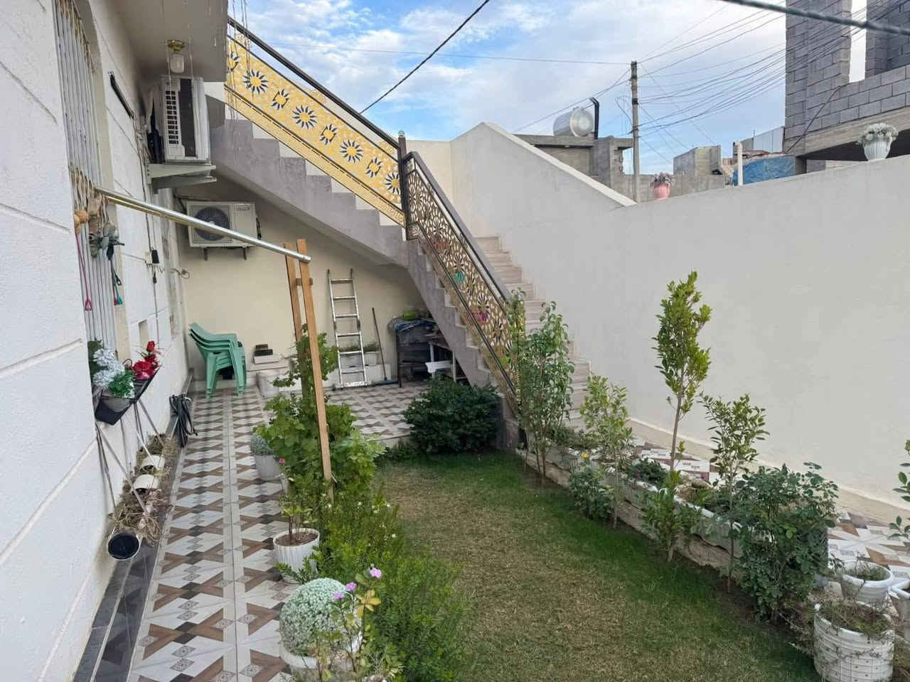🏡 دار مميز جداً للبيع – الرمادي / شارع 40

📍 الموقع: الرمادي – شارع 40 قرب أفران الصباح
📜 جنس العقار: طابو زراعي / سند 25 / تحويل مباشر
📐 المساحة: 250 متر
💰 السعر: 105 مليون وبي مجال

✨ مميزات العقار:
• بناء حديث ومشيد بجودة عالية
• يقع في منطقة سكنية هادئة ومتكاملة الخدمات
• قريب جداً من الشارع العام والمحال التجارية
• تتوفر جميع الخدمات من ماء وكهرباء وتبليط.

يحتوي الدار على غرف نوم عدد 2 وصالة ومطبخ واستقبال و حديقة و كراج و مجموعة صحيات داخلية وخارجية.

جنس العقار طابو زراعي.

-----------------------------------------------------
📞 للاستفسار والمعاينة:
زيارة المكتب ، مقابل جامع الواثق 

📱 واتساب على كلا الرقمين 

         ***********
         ***********.
