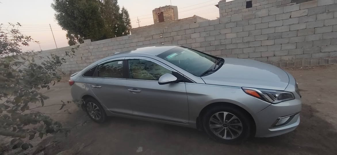 السلام عليكم سياره سوناتا لبيع مديل 2015 كفاله من صبق ومعجون  ضررها  جاملق امامي  مرجع على بارد 
وارد أمريكي سياره حره راعيه  بل بصره 
محرك جي دي اي 2400
شاشه 
كامره خلفيه 
ضررها  جاملق امامي
حداديه توني مبدل
تبريد شغال
سياره كلش حلوه احلا من صوره
سعر 120 وبيه مجال 
مكان الهارثه البصره حرير  
رقم الهاتف ***********
