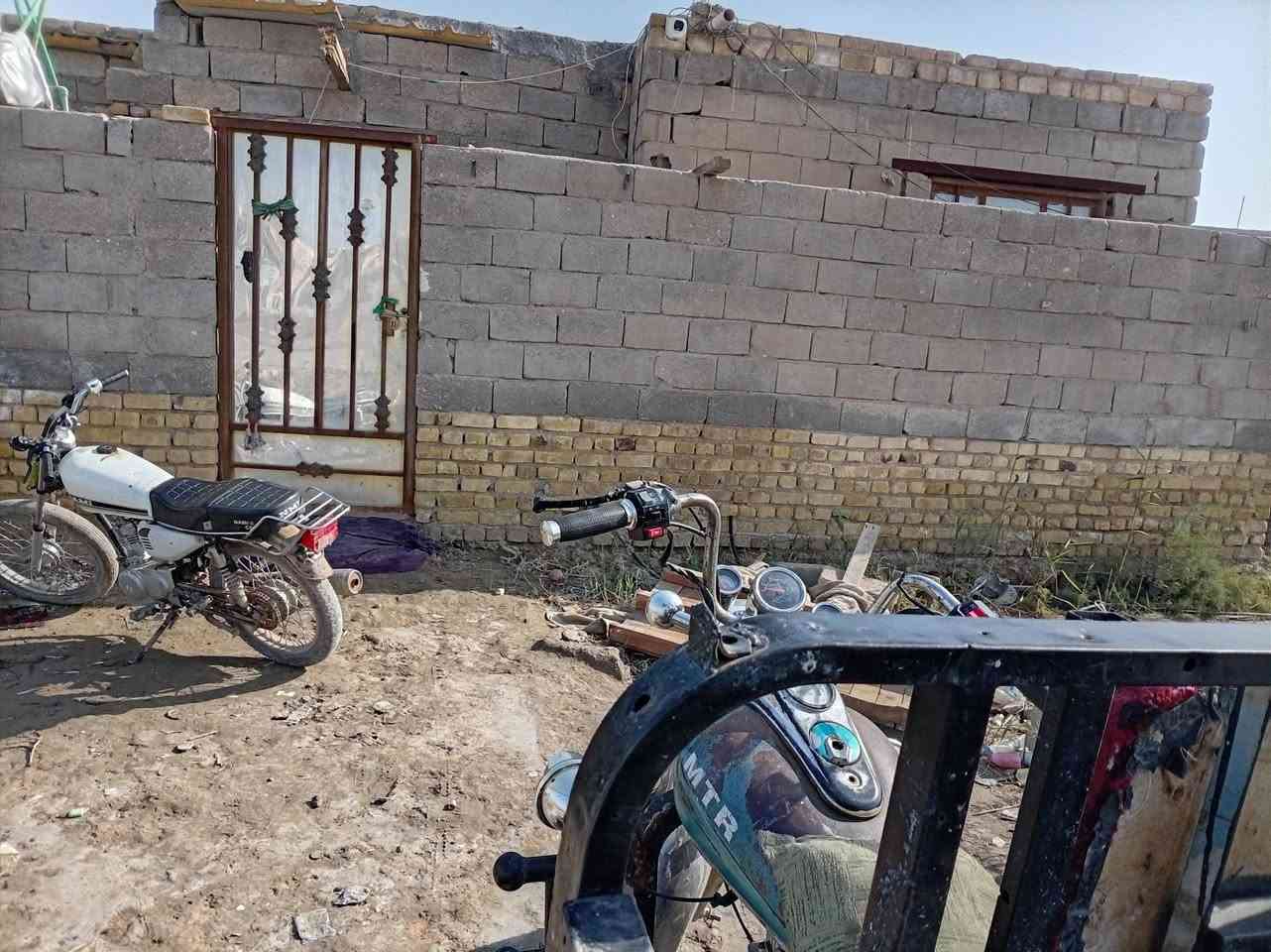 بيت للبيع بل زراعي مال سكك كاع ال البوحسين مساحته ١٢٠ غرفه وصاله وحمام داخلي ***********
