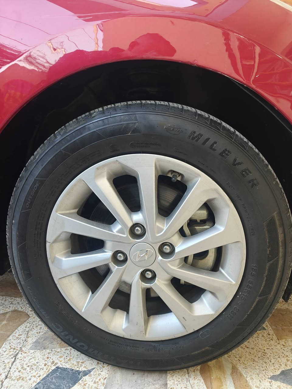 هونداي اكسنت امريكي
موديل 2022
السعر125$
ضررها بوند صبغ بدووون دواخل  
صور الضرر ب المنشور 
ماشيه 25000 mil 
❇️مواصفات  
⭕️كامره خلفيه وشاشه 
⭕️تحكمات ستيرن 
⭕️كروز سرعه 
⭕️4 دسك Abs 
⭕️حجم المحرك ١٦  دووووش 
⭕️تحكمات ستيرن 
⭕️كير ومحرك شرط
⭕️سيارة جديدة وجاهزة من كلشي 
⭕️رقم اربيل جاهز 
⭕️فحم كزوز اصلي
⭕️وبقية المواصفات الاساسيه  
⭕️مكان السياره موصل
***********
