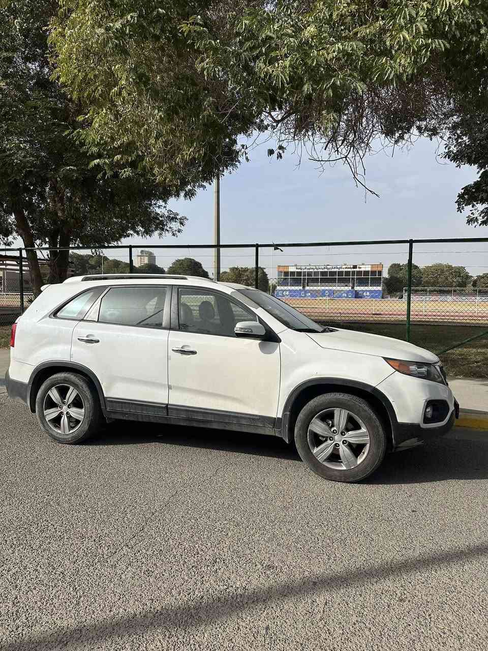 سلام عليكم
كيا سورنتو  2013
مواصفات ex
اعلى شي عده قمارة 
كراسي تدفئة
تبريد تدفئة dual zone 
قطع تبريد خلفي
تثبيت سرعة
وغير منها

محرك 2400  اربعة سلندر 
المسافة المقطوعة  94500 ميل يعني تقريبن 150 الف كم

حادث سرقة متبدل البجم
سيارة بيها ملاحظات مثل:
قمارة جاردة من فوق و التكمات 
حادث على جاملغ السايق يتعدل بارد مع تكحيل
وغير منها شخوط 

بيها شاشه كاربلاي اني شديتها جديد 
 السعر المطلوب 140 وقابل للتفاوض للشراي 
استفسار مع الرقم ***********
