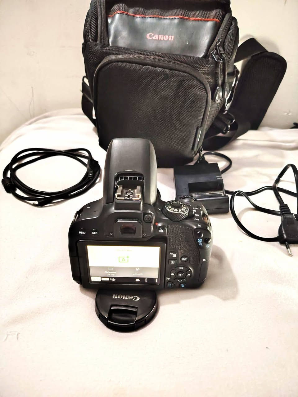 السلام عليكم كامره كانونD800 موصفات حلوه عدسه ١٨, ٥٥ ، فول ملحقاته جنطه، وشاحنه، بطارية اصليه وكاله سعر بطاريه ٩٠ دولار بسعر، ٣٧٥ وبي مجال عنواني زعفرانيه شارع معهد *********** شرايه
