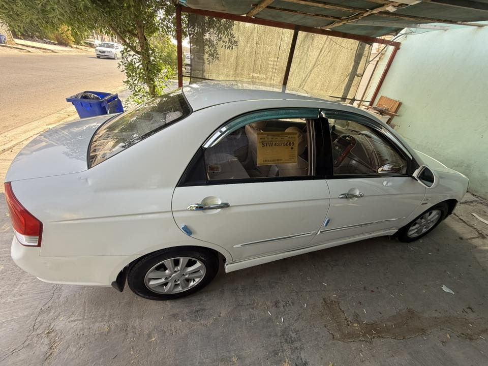 السلام عليكم للبيع كيا سيراتو 2008 للبيع خليجي مكينه 1600 رقم جديد انبار سيارة مكفولة من دعامية لدعامية بيها ملاحضات رصعات وبقية مكفولة داخل صاج تدفئة كشنات مكينة وكير وتبريد سيارة جديدة سعر 105 وليكول هواية كلشي اكو بسوك  للاستفسار ***********

