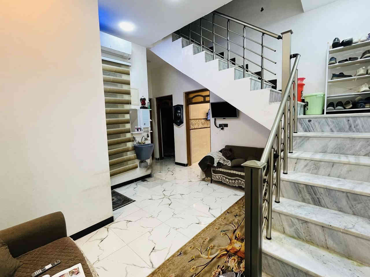 سلام عليكم  دارللبيع 100 متر  مربع طابو ميسان حي الجامعي #بناء قاط ونص قرب معهد التقني علمآ البيت مطلوب #اسكان 50 مليون
#استفسار 
***********
