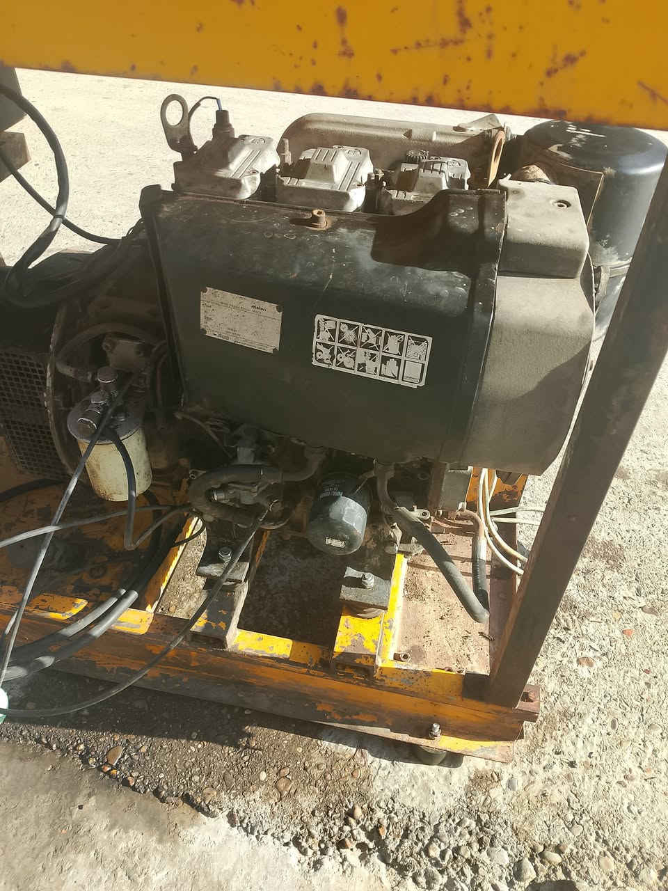 مولد دويز للبيع 3 بستم شغال رأس التوليد 15 كيفي مولد نضيف التواصل علا هاذ الرقم ***********
