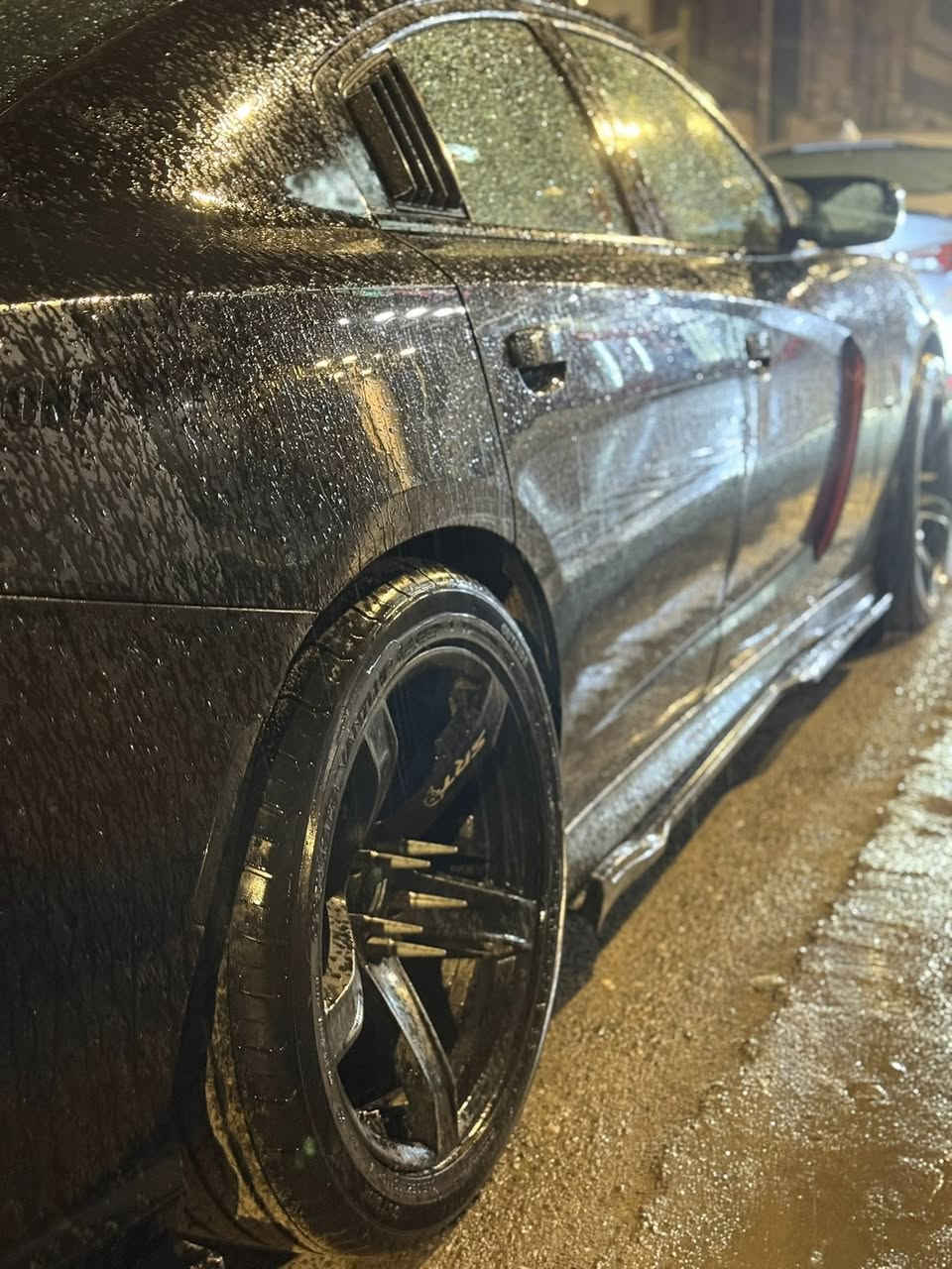 جارجر ٢٠١٦  Rt ماكس فول مواصفات بية دكمة سوبر تارك باك سيارة كلش جديدة بية دبات كورسا فتح وسد تخم تاير جديد 
باتري جديد حدادية جديدة من طول لطول ادامة جديدة يعني سيارة كاملة مكملة الحمدلله وارد كندي بية فقط بارد بجاملغ لكدام وجاملغ خلفي فقط رقم شاصي موجود بلمنشور تكدر تشوف صوره  سعره ١٧٩ وبي مجال بسيط لشراي مكان سيارة بلجنينة بشارع لبهو 
***********
