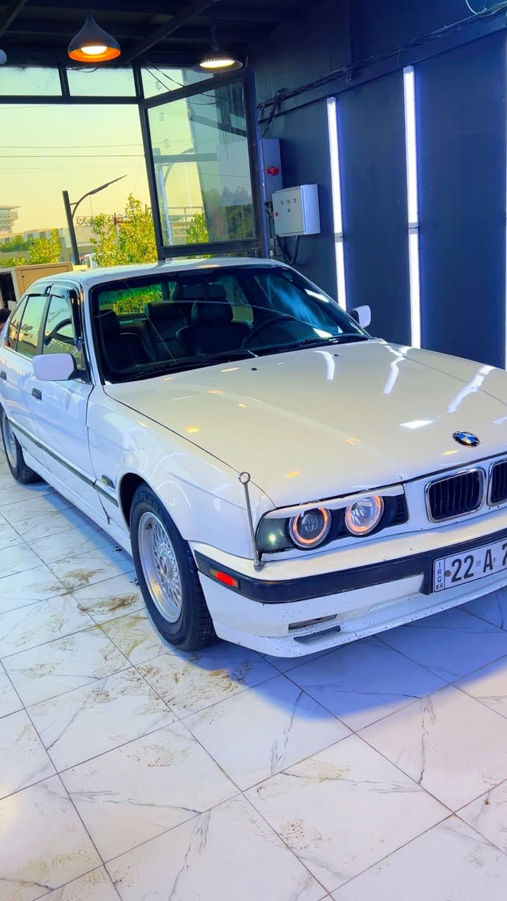 سلام عليكم 525 موديل 90 اصل رقم أربيل تريد وكاله تريد تحويل كير محرك كهربايات كله شغاله مابيه اي جطل عل بلاد محرك تك فانوس مسكر تبريد تدفئه تخم تاير صدر 70/100 محرك لاستيك ولف  حماوه ماكو صيف شته ثابته جوا النص مابيه لاضربه ولا صبغ بس بنيد ام مدل مال بجم عريض اوجاملغ اسلايت طكتين جام الامامي كهرباء الخلفي جوبي  مكان بغداد السعر 65 بيه مجال ***********
