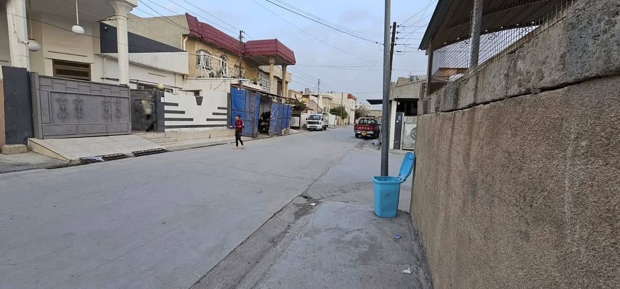 دار للبيع طابو طابق واحد
مساحة ٢٠٠ متر واجهة ١٠

يحتوي على غرفتين نوم و هول و مطبخ واستقبال و صحيات و كراج سيارة

موقع كركوك قادسية الثانية خلف شارع ريسي سوق الخضروات قرب محطة طاهر.
سعر125
للاستفسار ***********
***********
