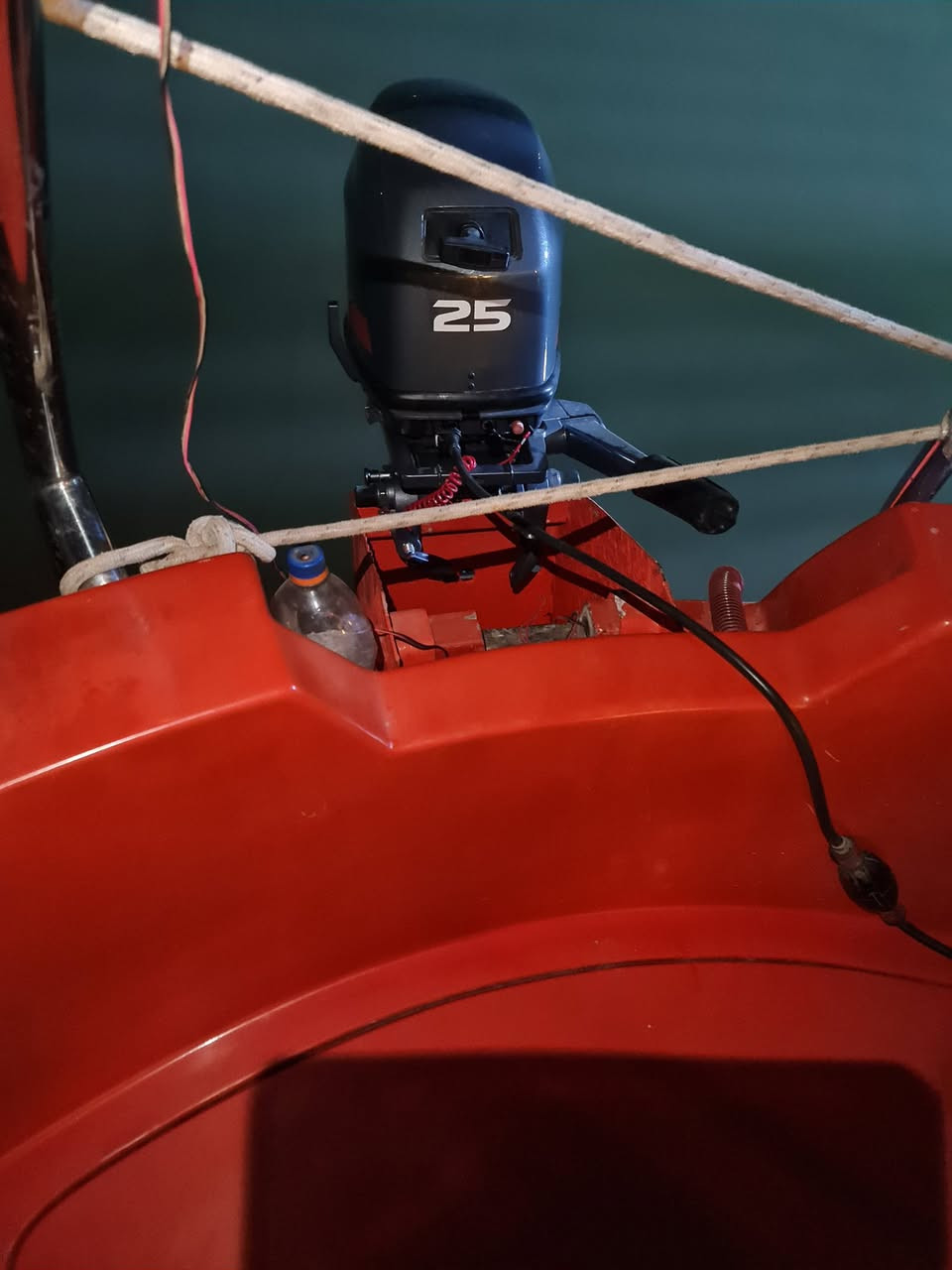 للبيع زورق دائري يحتوي ع ميز طعام مع محرك ياماها ياباني حجم ٢٥ cc 
***********
