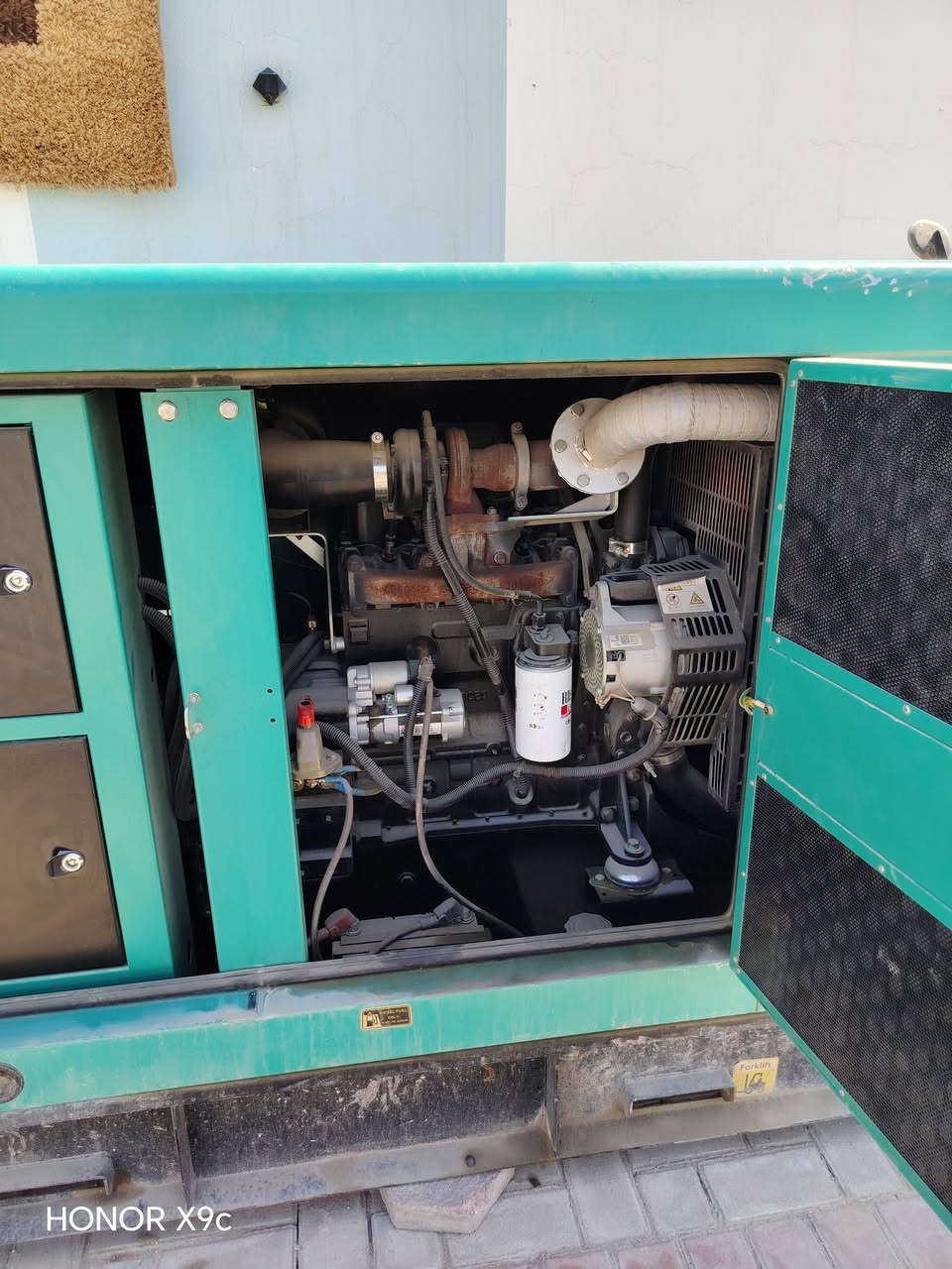 سلام عليكم مولد للبيع kv90
محرك 4 سلند كمنز مشتغل اقل الشهر حاله حال الزيرو باتريات شركه 
للاسفسار الاتصال 
***********//***********
