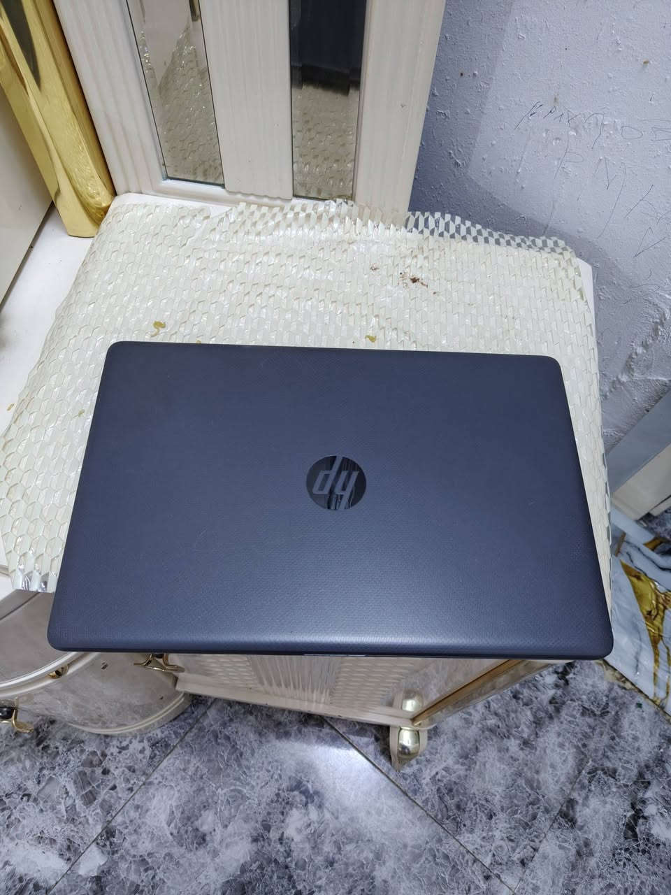 لابتوب  HP 
المعالج (CPU): Intel Core i3‑1005G1 (جيل العاشر)
الرام (RAM): 8GB DDR4
كرت الشاشة (GPU): Intel UHD Graphics مدمج 4 G
يحتوي على 2 هارد 
SSD 256GB للنظام 
+ HDD 1TB للتخزين تنسى المساحه
حجم شاشه مميز 15.6
وندوز 11 PRO
.منفذ CD ورام وسمكارت وHDM
بطاريه كلش ممتازه 
سعر جوه سوك دور سوك كله اذا لكيت خساراك 
سعر 225 قفل غير قابل للعمله ولا المجال 
مكاني بغداد توصيل موجود  
مازنجر ما متواجد فقط وتساب أو تصال 
رقم ***********
