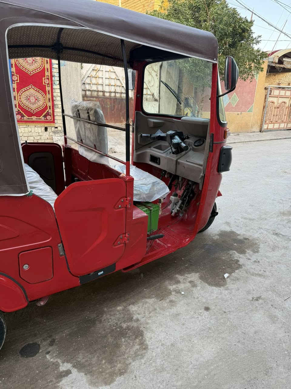 السلام عليكم تكتك 22 رقم وسنويه
بيه صبغ بصفحه يم شوته والباقي كفاله 
العنوان بغداد المعامل ***********
