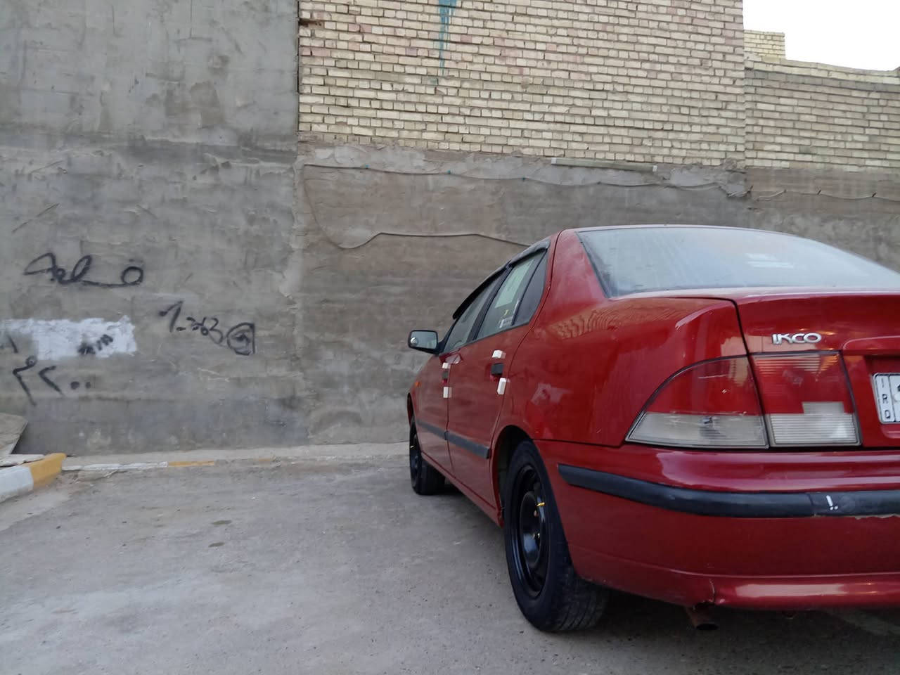 السلام عليكم شباب رمضان كريم علينا وعليكم للبيع سمند خصوصي موديل ٢٠١٢ لون مميز ماروني موديل ٢٠١٢ رقم بغداد دولي باسمي هزه جديدة وسنويه جديدة سياره نضيفه جدا بدون حادث وبدون تبديل فقط البنيد مفتوح على الجامه ومبدل والباقي مابي حادث وبيه مكانات كلير بحافت الجاملغات مكينه وكير جديد صدر أمامي خلفي جديد تخم تاير جديد تبريد شغال بدون نقوصات السعر المطلوب ٥٧ ورقه وبي مجال للاتصال *********** ابو احمد وشكرا لكم مكاني بغداد
