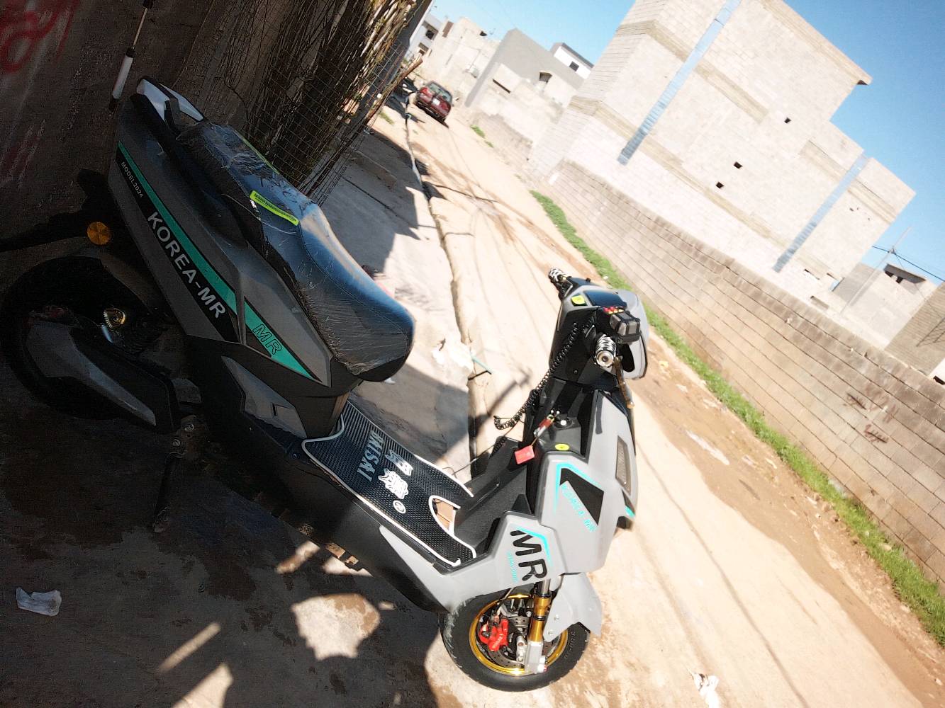 العنوان موصل ايسر حي الفلاح الأولى يم تيم مارت 
مواصفات الدراجه 
4نمر
6بطاريات دبل شرط الفحص 
لايت علي+ ناصي +رماش 
دبل اشاير+ يمن و يسار 
بي نضام رجوع اللخلف 
مفتاح واحد + كرت واحد 
بي نضام يو اس بي 
استاند جانبي + خلفي 
الدراجه نضيفه بمعنه الكلمه 
بيها مواصفات گثيرا داخل الخاص 