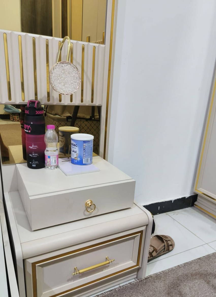 غراض بيت كاملة للبيع
غرفة نوم تركي 9 قطع ب800 بيها مجال
كاروك طفل هزاز جديد مامستخدم ب50 
دوشك نفرين ب50
تخم 5 قطع 10 مقاعد 5 كوشات ب450 بي مجال
ميز بلازما شغال اضاءة ب60
طبلات خشب 4 قطع نظيفة ب75
طبلات حديد وزجاج نظيفةة ب60
مرجوحة الحجم الكبير ب125
كاونتر 3،متر مع سنك متر ونص ب450 نظيف 
ثلاجة ب400
ميز المنيوم ب50
طباخ ب50
بنكات عدد 2 ب20 الوحدة
ساعه كبيرة ب10
مكاني الرفاعي .. ✅
#ملاحظة  رجاءا المو شراي لا يتعب نفسه ويتعبنا .


**إذا كنت صاحب هذا الإعلان وتريد حذفه لأي سبب، رجاءا أرسل رسالة إلى الدعم الفني**