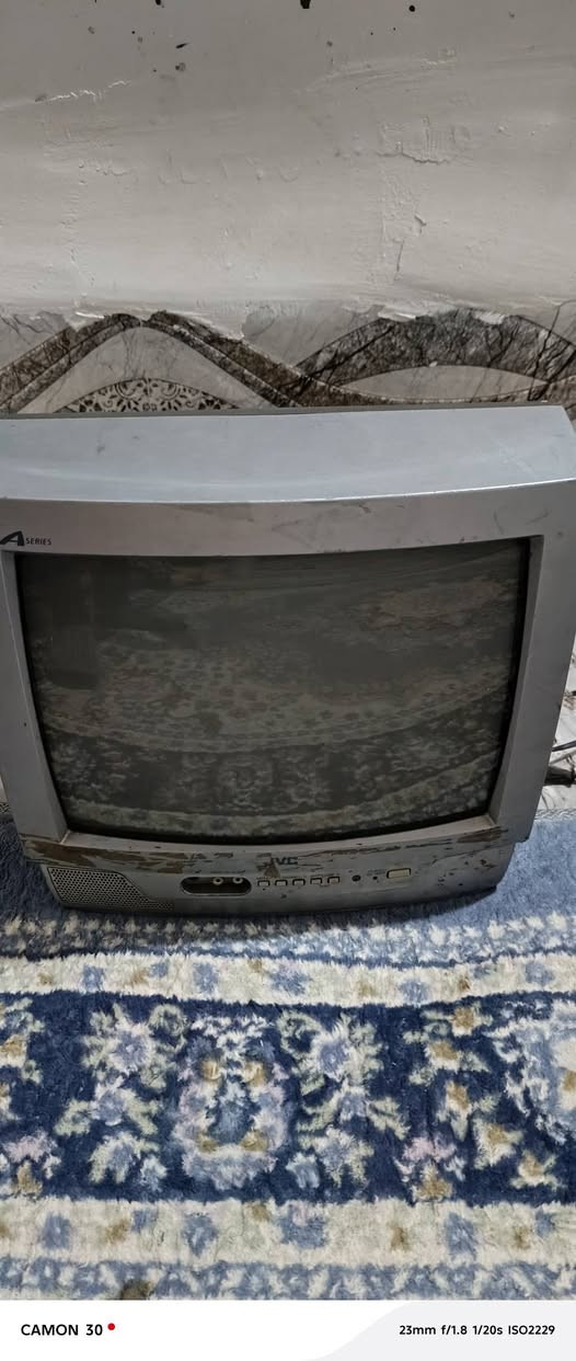📺 تلفزيون للبيع
تلفزيون JVC موديل JVC AV-14AMG3 CRT TV
الحجم: 14 إنج
سنة الصنع: 2004
بلد الصنع: تايلند
الحالة: شغال 100% شرط 
النظافة: 70%
الصوت والصورة يعملان بشكل طبيعي
مناسب للرسيفر وأجهزة الألعاب القديمة
📦 التوصيل متوفر إلى كافة المحافظات
💰 السعر: قيم بما يرضي الله تعالى لان ما اعرف بل اسعار


**إذا كنت صاحب هذا الإعلان وتريد حذفه لأي سبب، رجاءا أرسل رسالة إلى الدعم الفني**