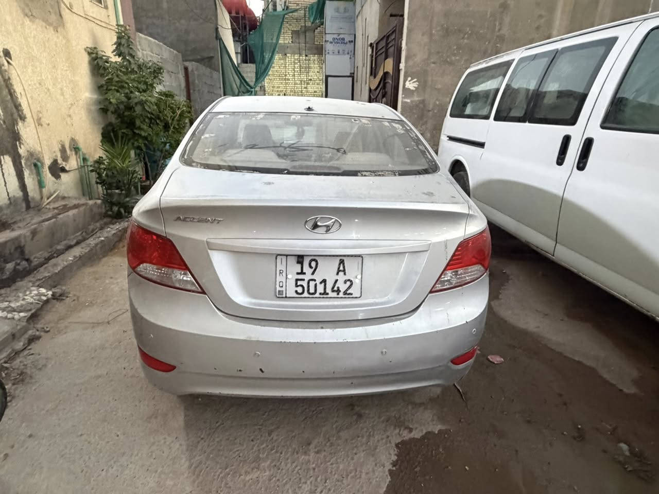 اكسنت مديل ٢٠١٥  محرك ١٤٠٠ خليجي  جاهزة من كلشي  فقط بيها هذي الطخة بالبنيد واكو صوت بالكير ما ادري اعتقد بالكير السيارة تمشي وكلشي ما بيها  السيارة لا مغسوله ولا شي كلش حلوه ونضيفة 

السعر 94 وبيها مجال 

مكلف بالنشر 
المكان كربلاء شارع الوائلي 
***********
