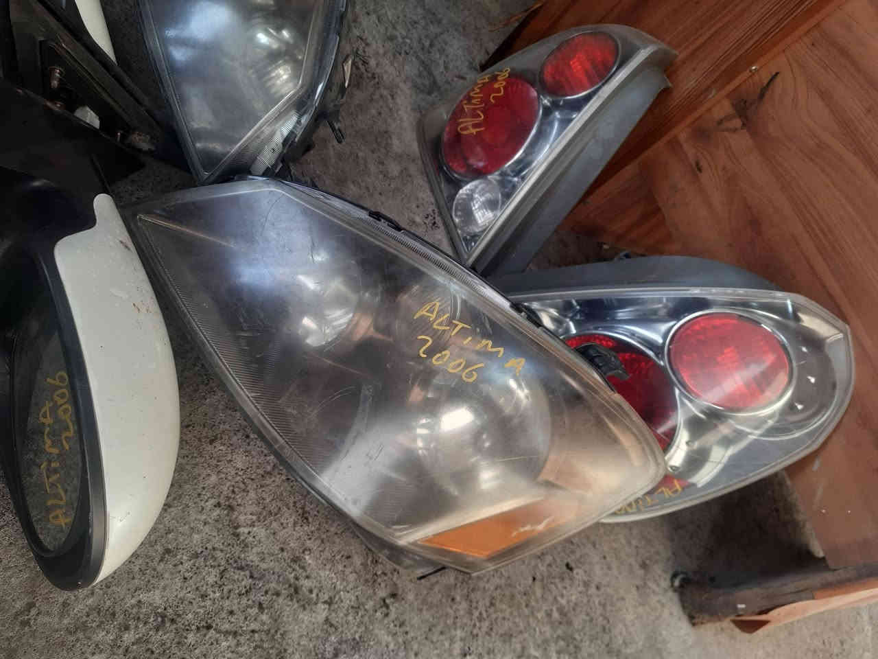 طخم لايت وبك لايت ومريات التيما 2006 يوجد توصيل سريع لجميع المحافظات للاستفسار اكثر وتساب ***********
