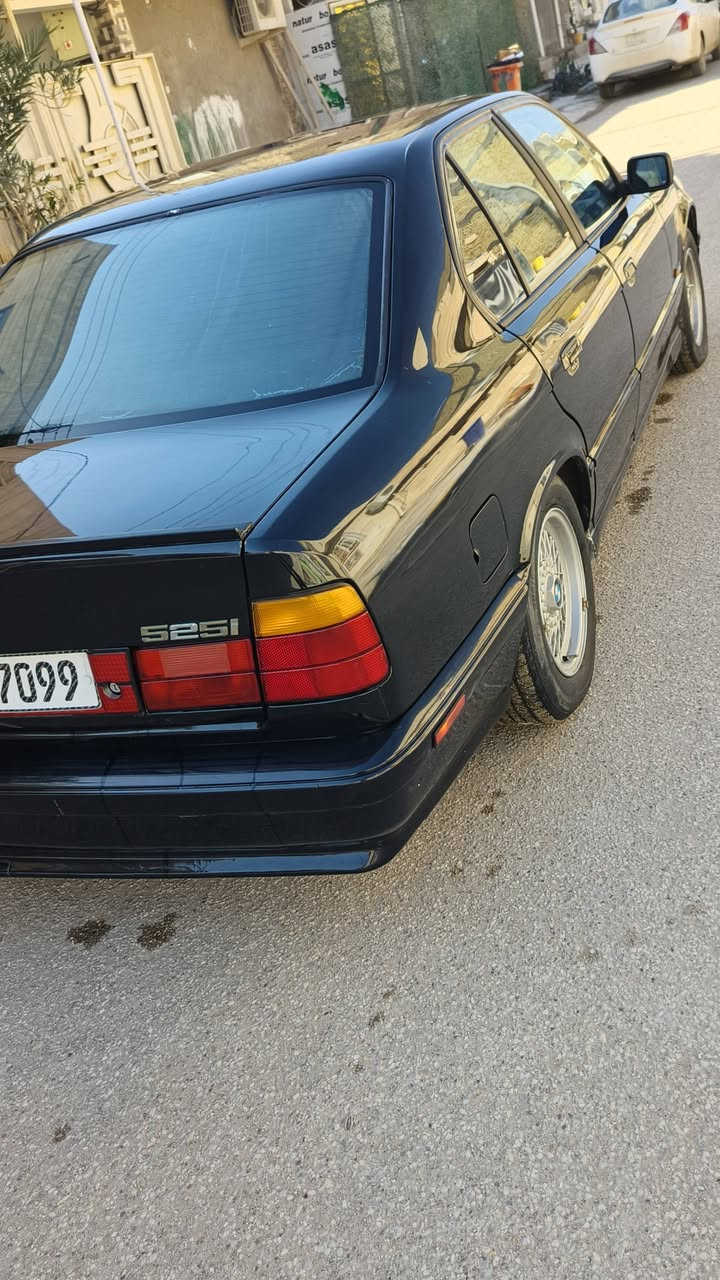 يالله سلام عليكم بي ائم 225بجم عريض رقم بغداد بسمي تريد وكاله تريد تحويل هزه جديده سنويه جديده  مكينه مسكر دبل فانوص تبريد ثلج حداديه طوبه سياره جاهزه وخير من الله موجود فيدو وصور شوف عينك سياره مكفوله من ضربه فقط صبغ الجماليه مكان سياره. الناصريه ذي قار مركز ترهم مراوس حسب القناعه السعر 58وبيه مجال قليل حك الجيه ***********
