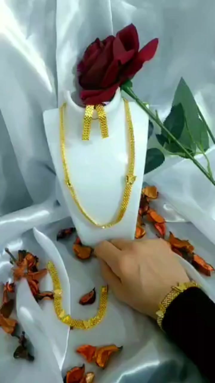 عروضنا مستمره وياكم تخفيضات رمضانيه ما قبل العيد اشتري وتونسي🥰 
سعر السيت بعد ماكان 6,000 الف 
صار سعر 4,000 
يتكون السيت من قلاده و سوار و تراجي💫
ضمان طلاء ثابت 💯 
ذهب برازيلي أصلي 💯 
مقاوم للماء والاملاح 💯
💎💎 
نتميز بالجودة العالية💥والطلاء الثابت❤️بضاعتنا ضمان حقيقي👍💥أنسب الأسعار✨️ وأفضل🌹وأحدث 🌹الموديلات🫡
للطلب راسلونا خاص 
❤️❤️
متوفر توصيل داخل كربلاء 3,000 آلاف 
وكافة المحافظات 5,000 الاف🚘


**إذا كنت صاحب هذا الإعلان وتريد حذفه لأي سبب، رجاءا أرسل رسالة إلى الدعم الفني**