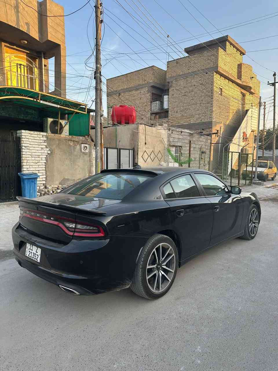 سلام عليكم
جارجر ٢٠٢٣ 
ماشية ٣٦ الف ميل 
سيارة بيها فقط بارد ب جاملغ جهة السايق 
الباقي كله جاهز 
مواصفات 
شاشة كبيرة 
كشنات حضن قماش 
نظام صوتي الباين 
ويل السيارة ٢٠ 
رقم بغداد ب اسمي 
للاستفسار 
***********
