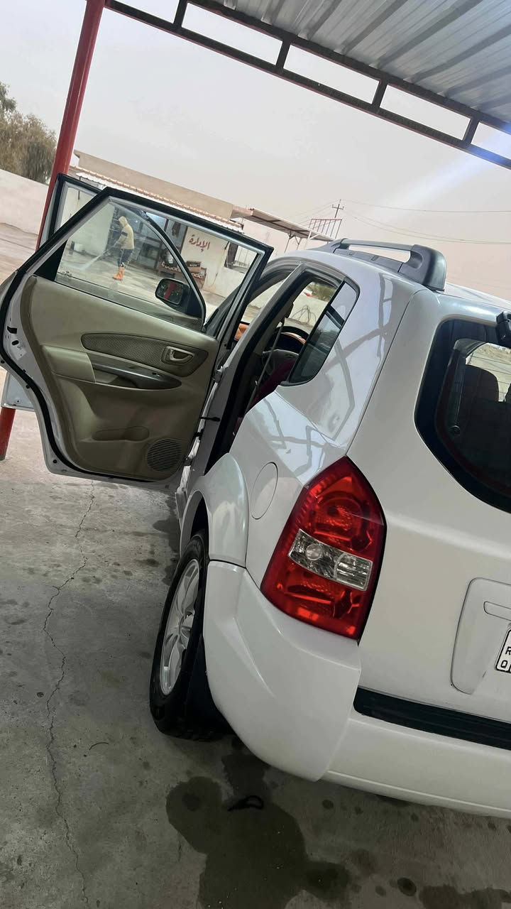 للبيع توسان موديل ٢٠١٠ لون ابيض رقم صلاح الدين انكليزي مكاني بيجي 
***********
