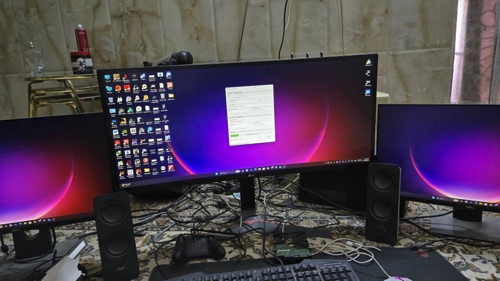 🔥 للبيع PC Gaming / Workstation بمواصفات قوية جدًا 🔥

 جهاز قوي للألعاب، البرمجة، التصميم، المونتاج أو العمل الاحترافي.

✅ المواصفات:

🖥️ المعالج: Intel Core i5-12400 (الجيل 12) – 6 أنوية / 12 خيط معالجة

🎮 كرت الشاشة: NVIDIA GeForce RTX 3070 Ti 8GB GDDR6X (Palit)

🧠 الرام: 16GB DDR4

⚡ التخزين:

SSD 500GB

HDD 2TB

🖥️ الشاشات:

شاشة رئيسية مقوسة 32 إنش

شاشتان إضافيتان 24 إنش

⌨️🖱️ سماعات Logitech
ملحقات أصلية  من STRIX

✨ الجهاز يقدم أداءً ممتازًا في:

أحدث الألعاب بإعدادات عالية

التصميم والمونتاج

البرمجة وتطوير البرمجيات

الهندسة والمحاكاة

📍 الموقع: بابل-حلة 💰 السعر: مليونين و نصف 📩 للتواصل والاستفسار يرجى المراسلة واتساب على الخاص أو الاتصال ***********.
