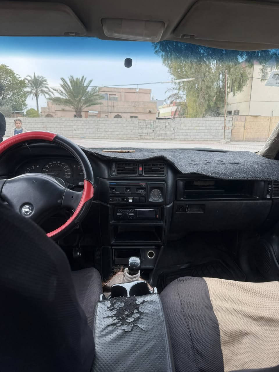 السلام عليكم
اوبل فكترا موديل 91 حجم 16 قايش عريض محرك وكير كله شرط فقط سنوية ساقطة تايرات حدادية جديد سيارة جاهزة 

للاتصال / ***********
