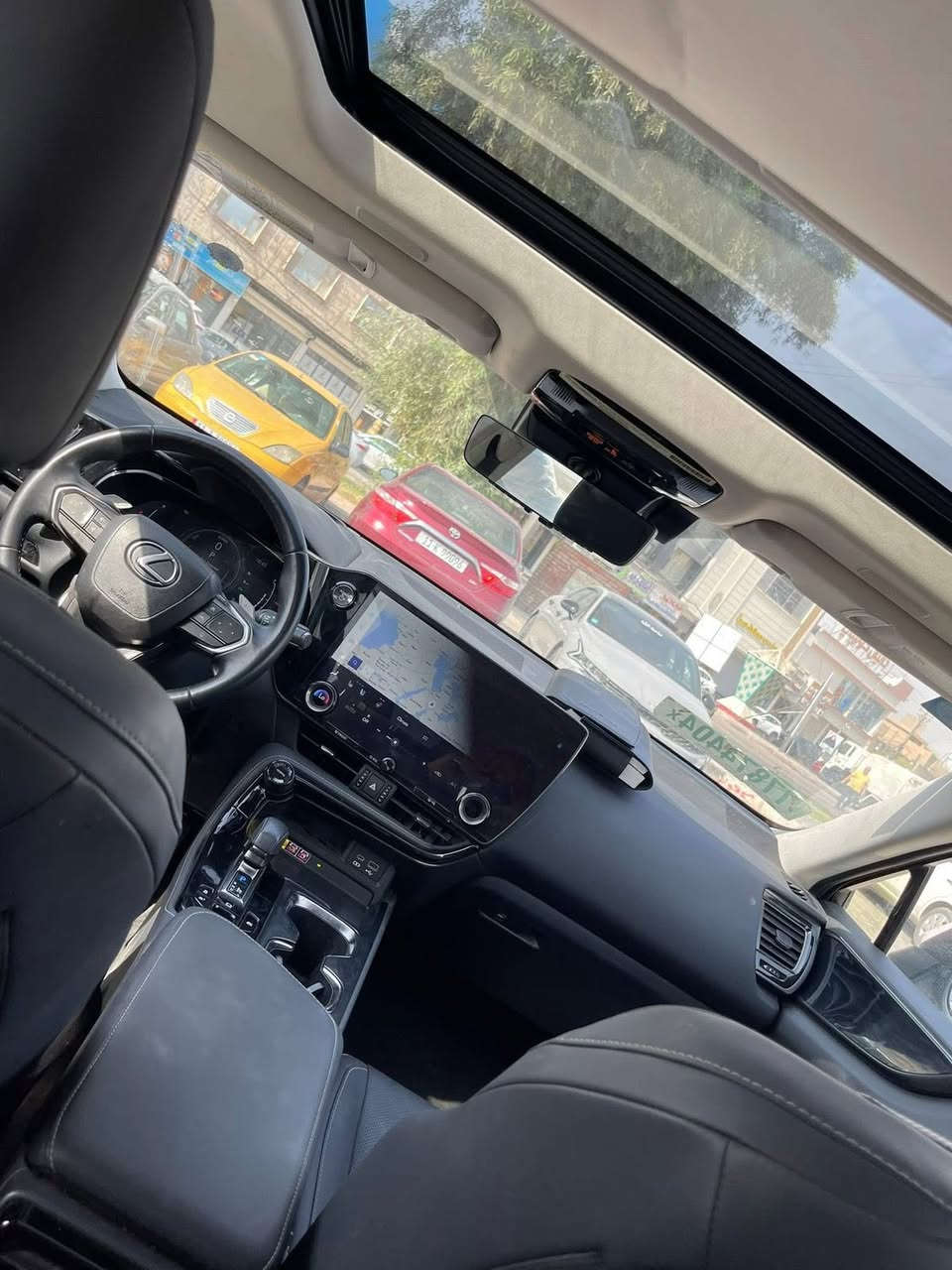 لكزز nx350hموديل ٢٤ ماشية ١٠ الف كيلو رقم بغداد قطعة وحدة بنيد للبيع الاتصال ***********
