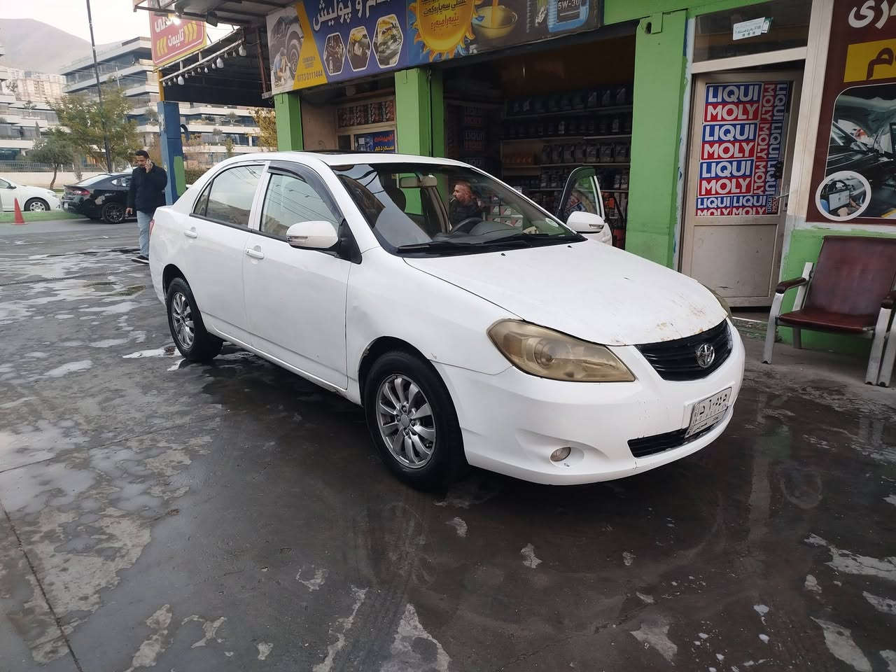 سڵاوتان لێ بێت بیوایدی j3 فولمواسەفات  2013  گێڕومەکینەکرۆلا زۆربێعە یب سەنەوی ئەسڵی  سەنەوی پلاستیک بەنزین زۆرکەم  دەخوات زۆر ئیقتسادە تەنها پێشی قرچێکی هەیەحەزت لێبوو تە لەفون  بکە***********
