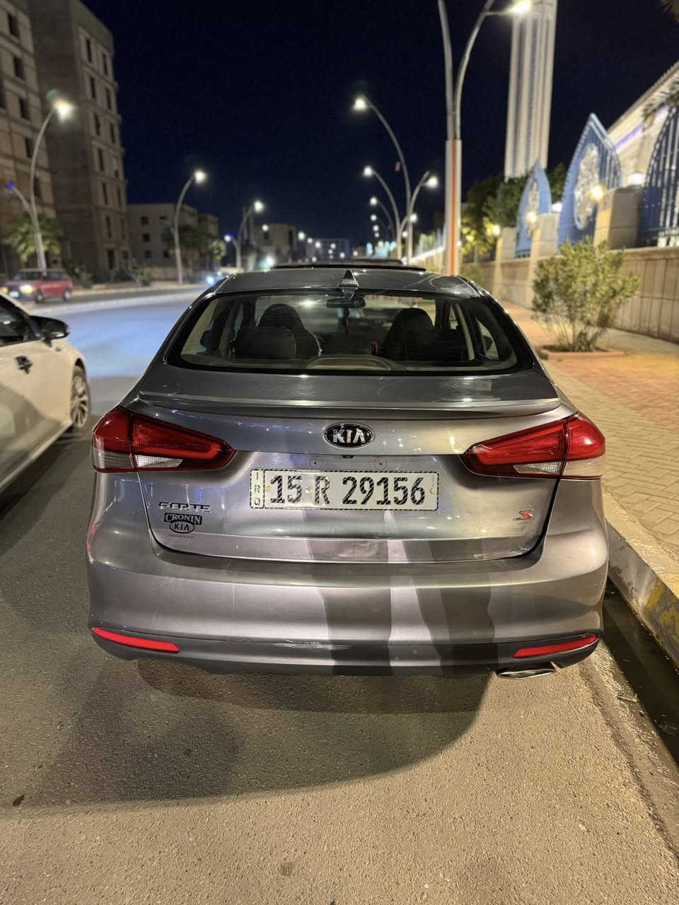 السلام عليكم
كيا فورتي موديل 2018 وارد امريكي فول مواصفات 
بصمة
فتحة سقف
انضمة قيادة
شاشه + كامرة 
حساسات 
بدون صبغ بيها بارد قليل قبغ الجنطة سيارة جاهزة من كلشي ومابيها كل نقص السعر 125 وبيها مجال للاستفسار ***********
