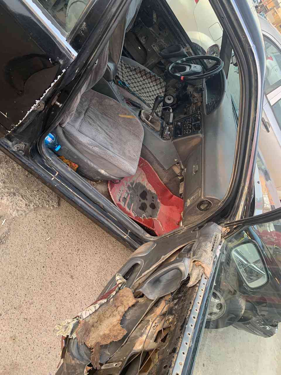 السلام عليكم
برنس موديل 1994
كير عادي
محرك 2000
رقم صلاح الدين ار
تخم تاير جديد
والشكل كدامك 
للبيع او المراوس 
***********
